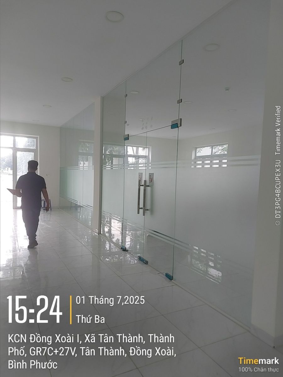 lắp đặt cửa kính cường lực