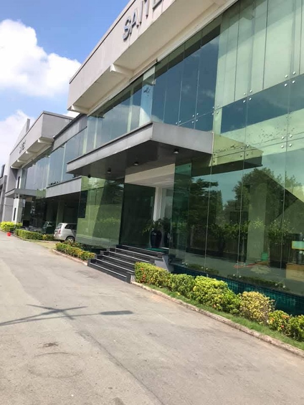 cửa kính bản lề sàn