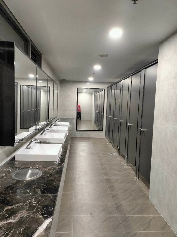 vách ngăn nhà vệ sinh công cộng