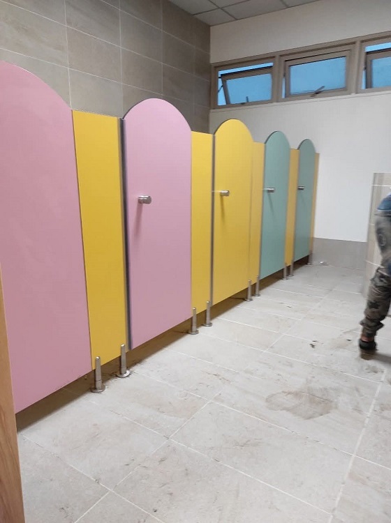vách ngăn vệ sinh giá rẻ
