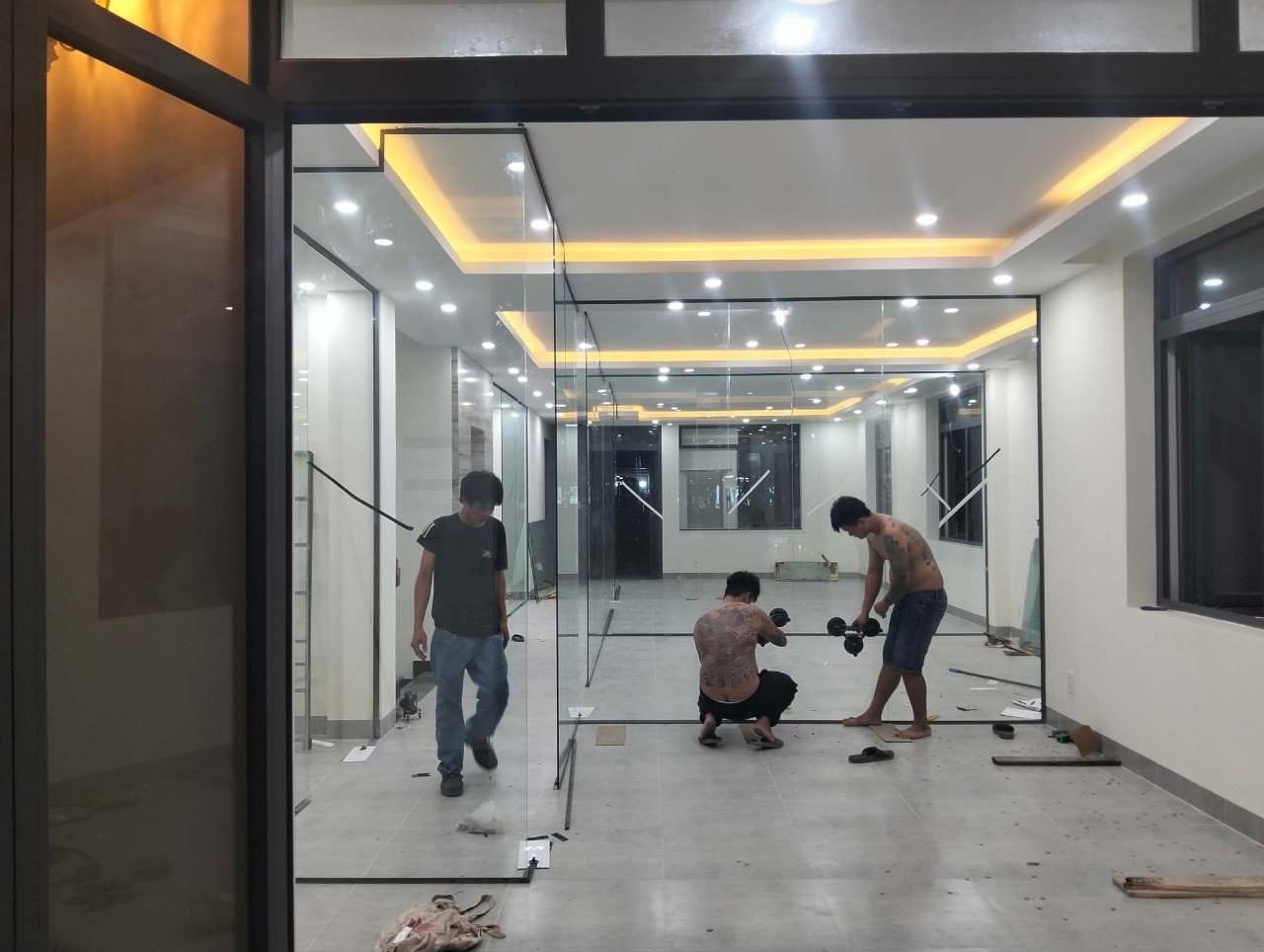 cửa kính mở trượt cường lực