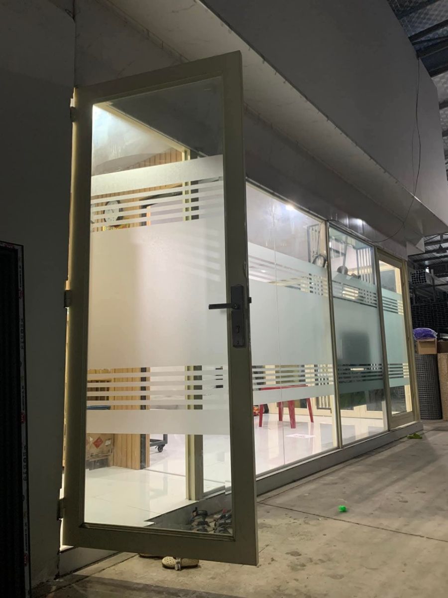 cửa kính cường lực giá rẻ