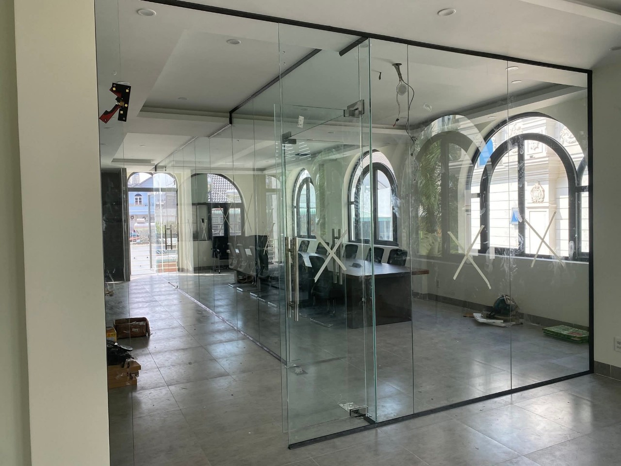 vách kính văn phòng cường lực