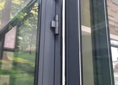 CHUYÊN CUNG CẤP  VÀ SẢN XUẤT CỬA NHÔM VIỆT NHẬT  GIÁ RẺ