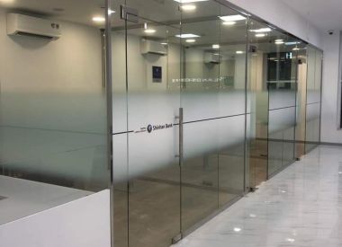 CỬA KÍNH CƯỜNG LỰC 10 LY ,VÁCH KÍNH CƯỜNG LỰC ,VÁCH NGĂN KÍNH SƠN CƯỜNG LỰC GIÁ RẺ ĐỒNG NAI.