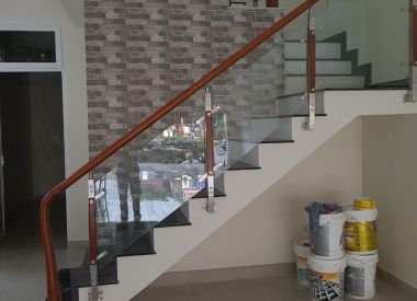 CHUYÊN THI CÔNG THIẾT KẾ,LẮP ĐẶT CẦU THANG LAN CAN KÍNH ,GIÁ RẺ NHẤT BIÊN HÒA ĐỒNG NAI
