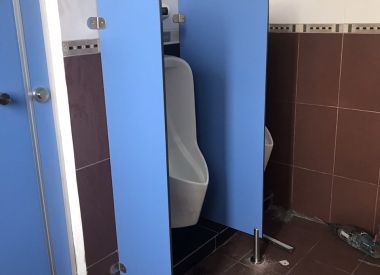 Vách ngăn vệ sinh compact -vách ngăn vệ sinh công nghiệp - chuyên thi công,gia công và lắp đặt vách