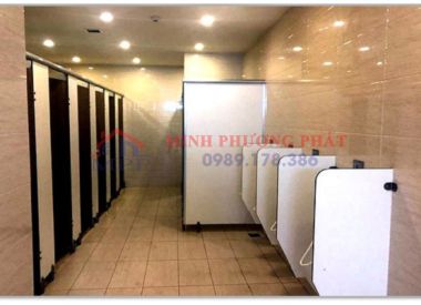 MINH PHƯƠNG PHAT chuyên thi công lắp đặt vach ngăn vệ sinh compact hpl giá rẻ nhất hiện nay tại Binh Dương